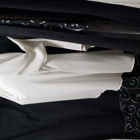 Lush.  Soft & Silky White Blouse; V-Strap Neck line; Key Hole Closure EUC Size S - Picture 5 of 13